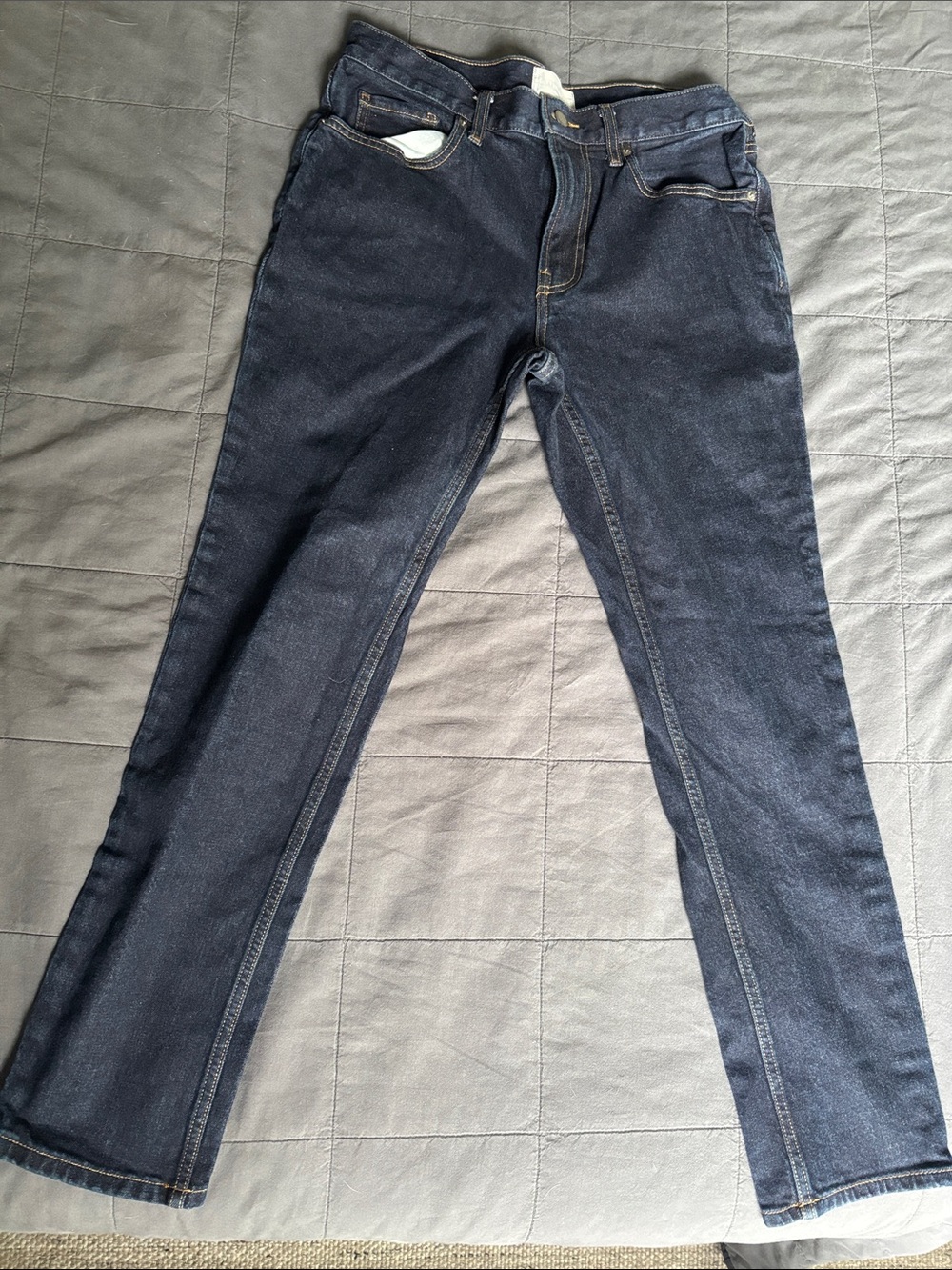 Dark blue Everlane men’s slim fit jeans